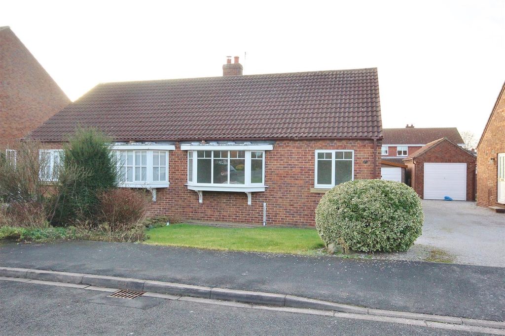 Property photo 1 of 9 Front External