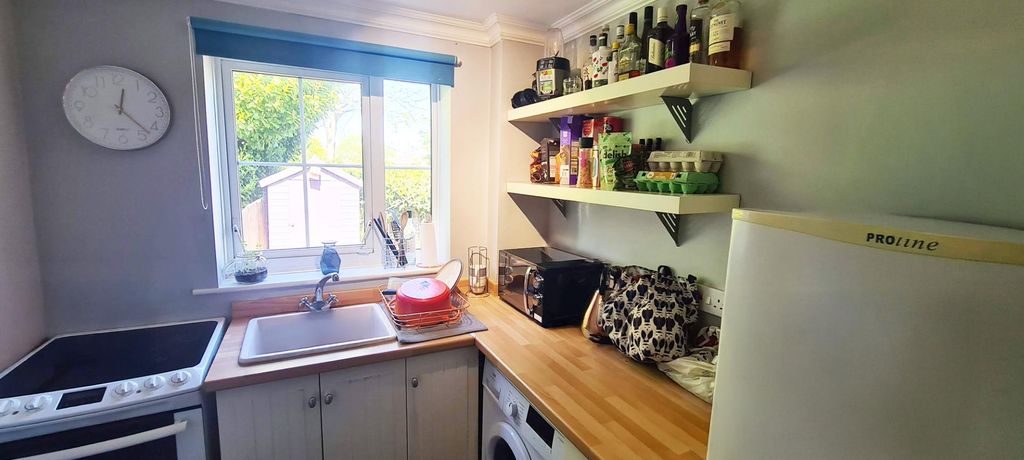 Property photo 3 of 10 Kitchen