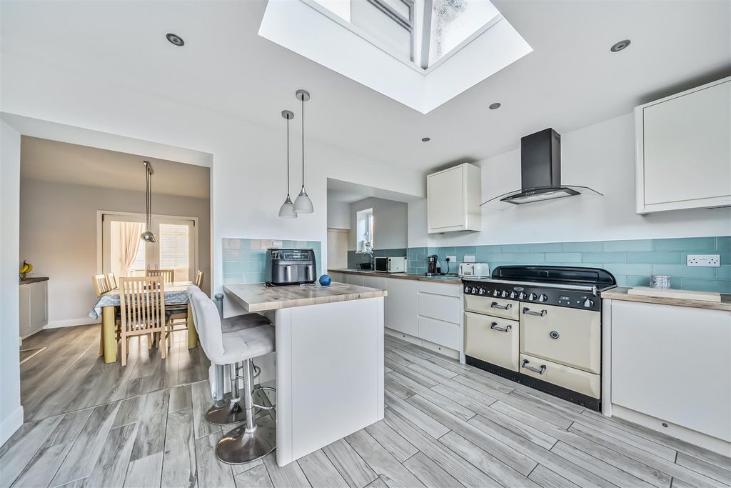 Property photo 1 of 22 1385655-12-6926Fc30Dece2.Jpg