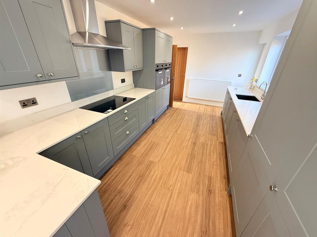 Property photo 2 of 21 Kitchen/Breakfast Room