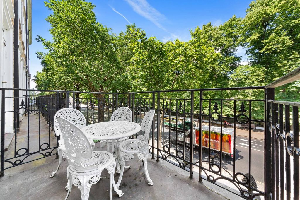 Property photo 3 of 11 Balcony