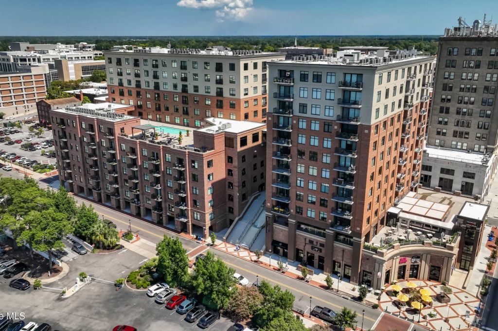 Property photo 1 of 31