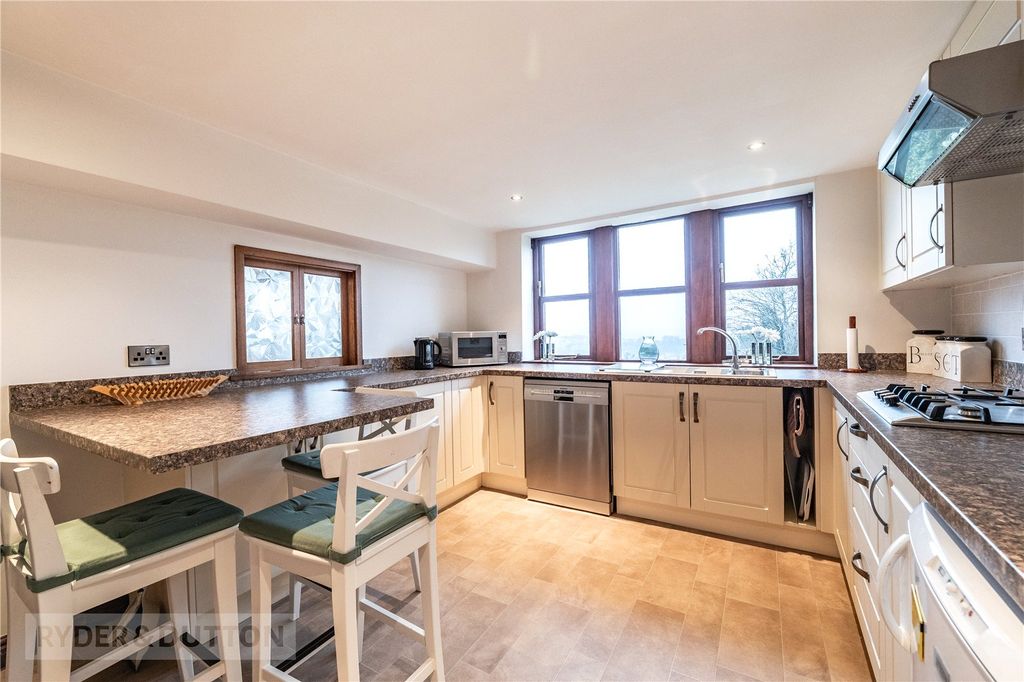 Property photo 2 of 32 Kitchen