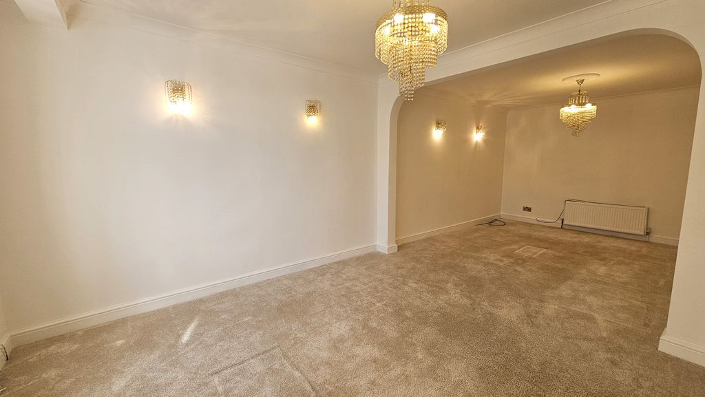 Property photo 2 of 18 Living Room