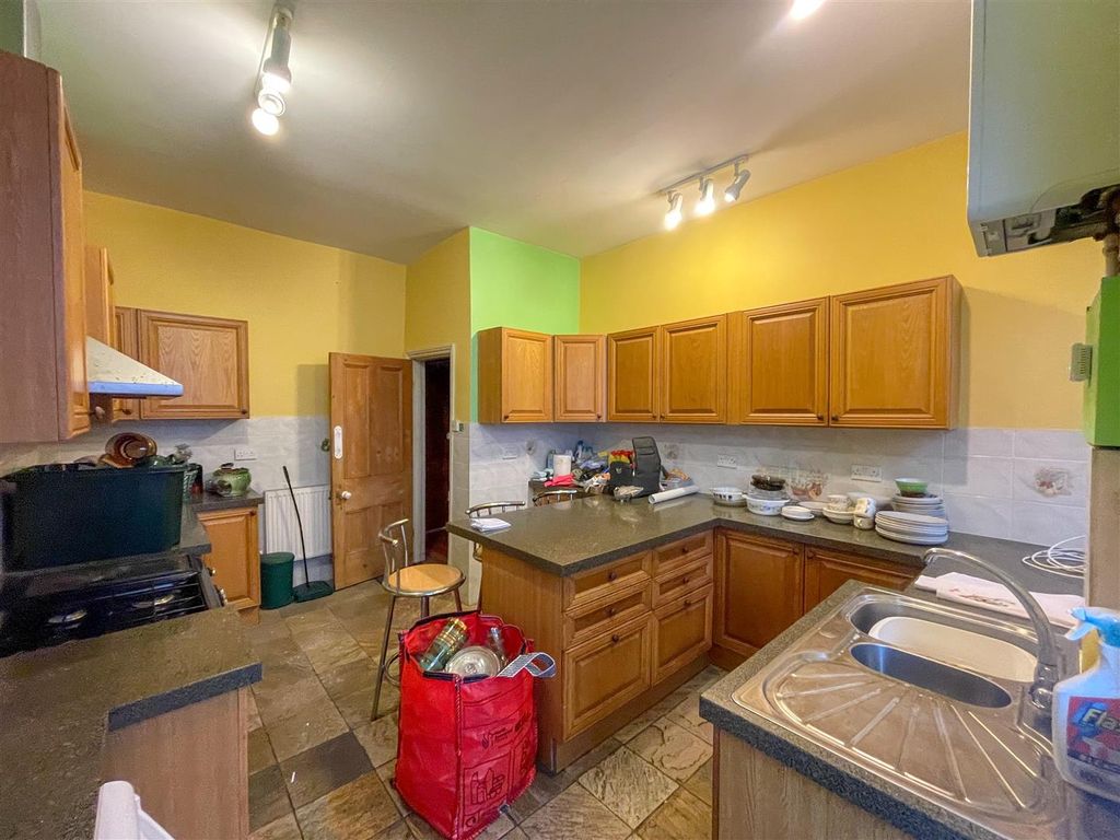 Property photo 2 of 18 Kitchen / Breakfast Room