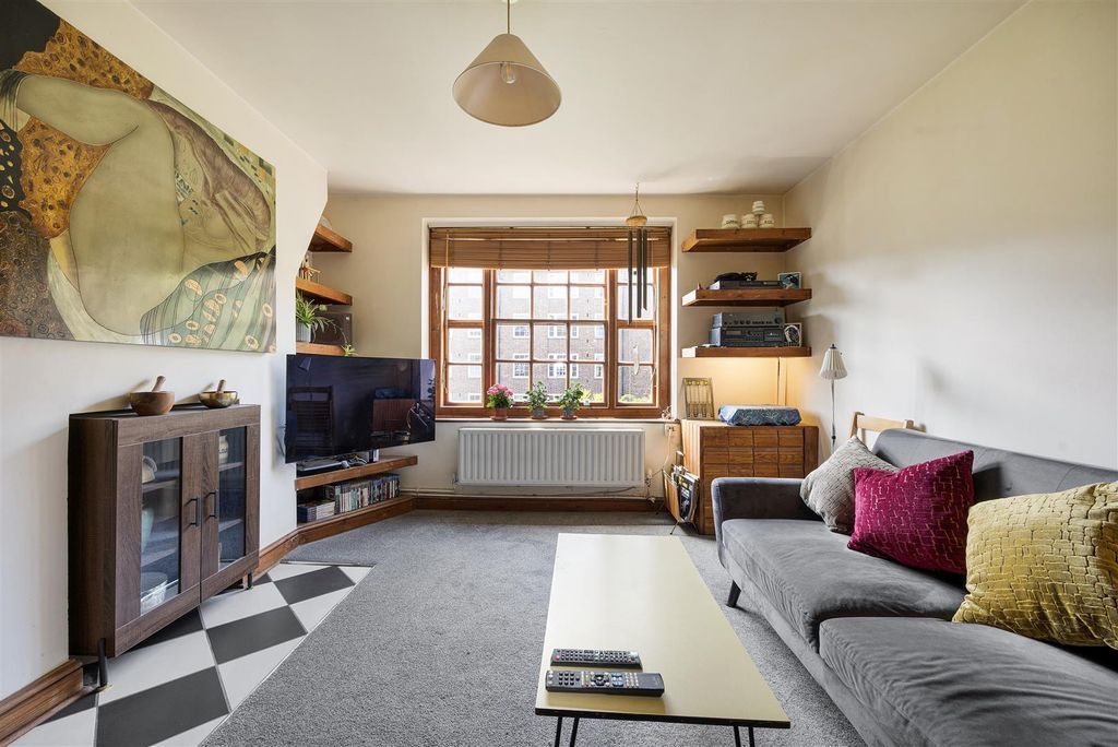 Property photo 2 of 24 Devons Road, E3