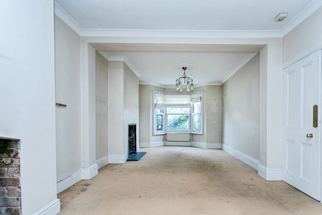 Property photo 3 of 17 Photo