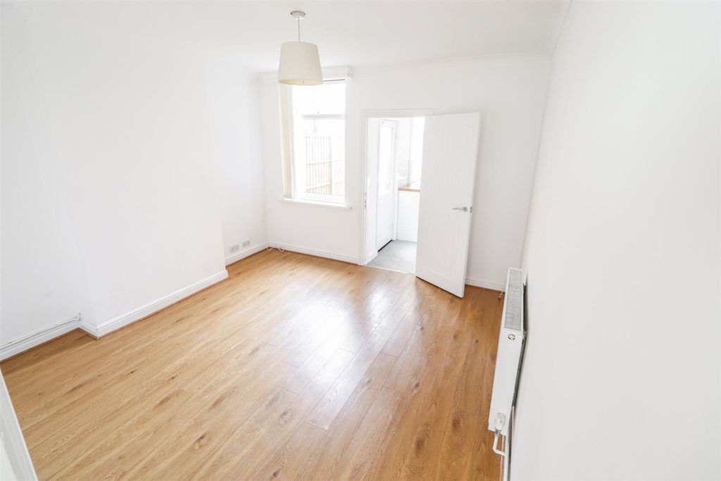 Property photo 2 of 14 Clarence Street-7.Jpg