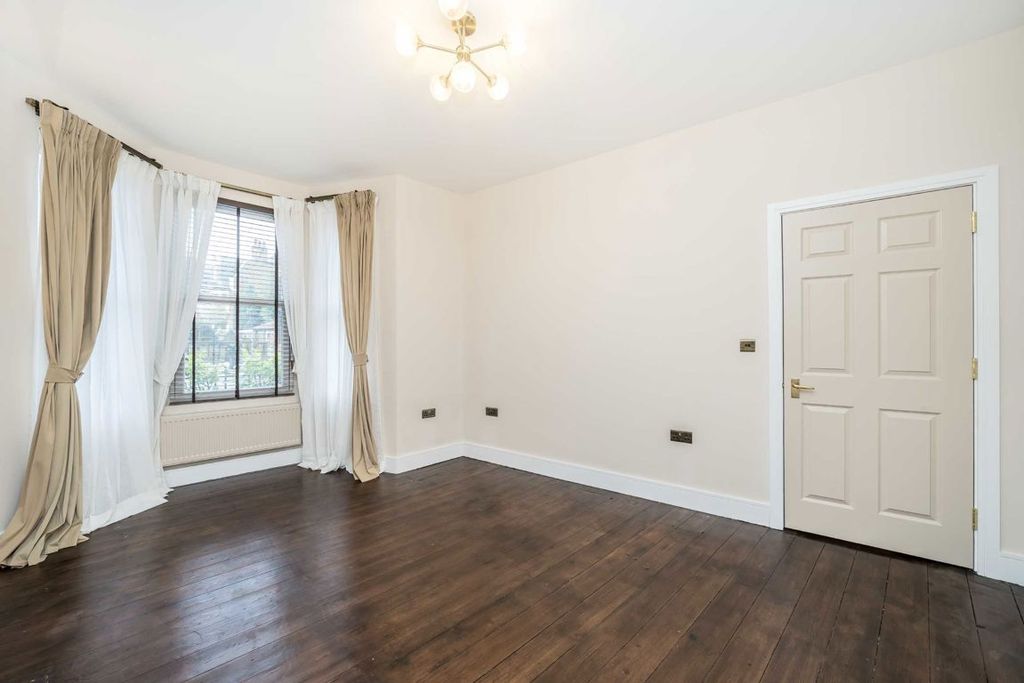 Property photo 3 of 7