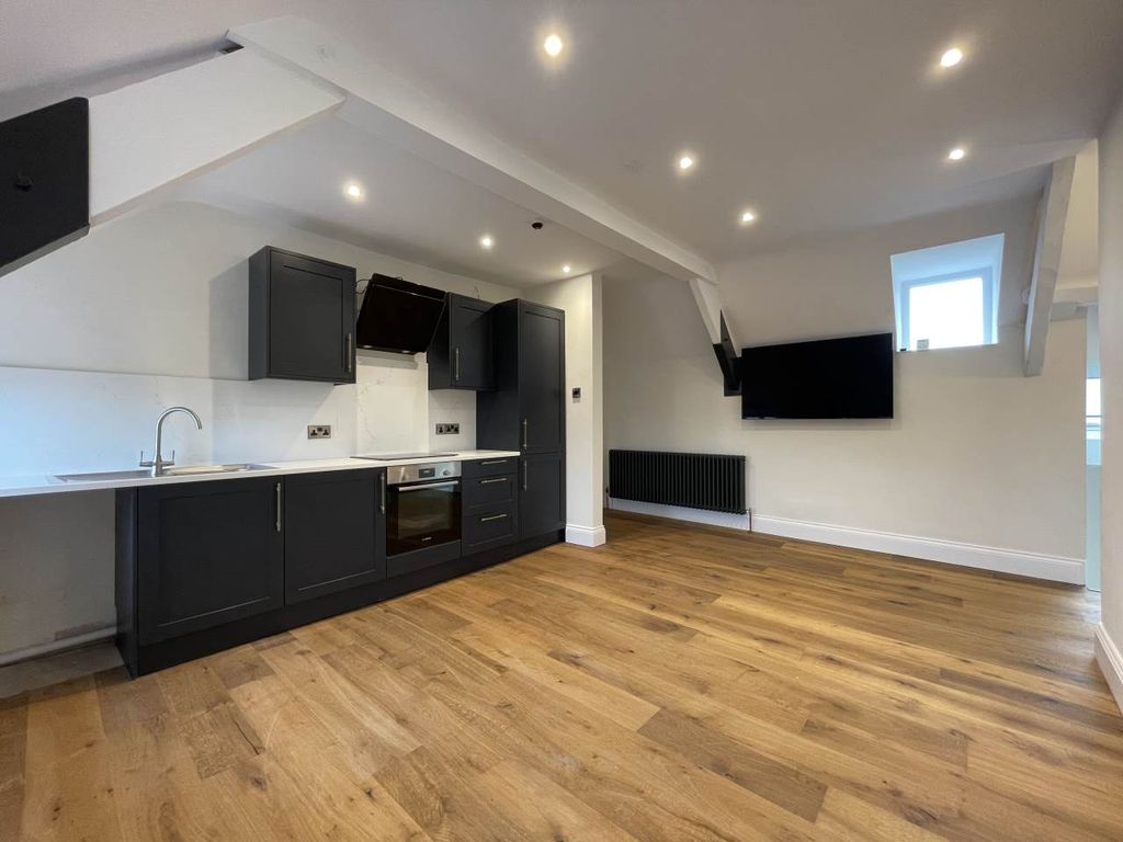 Property photo 3 of 6 Lounge Kitchen 1