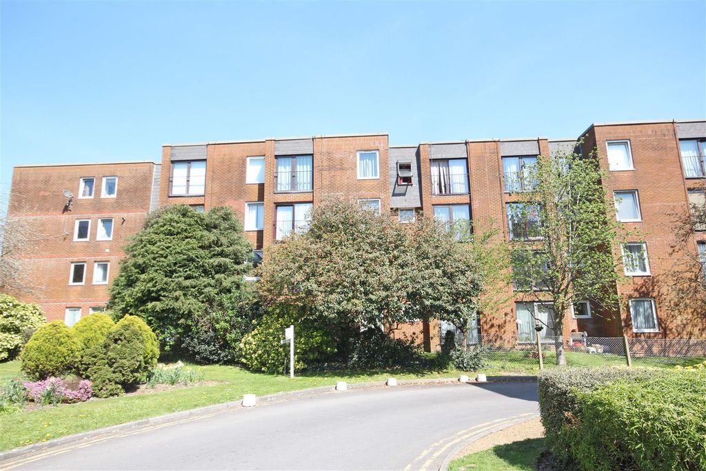 Property photo 1 of 7 Front