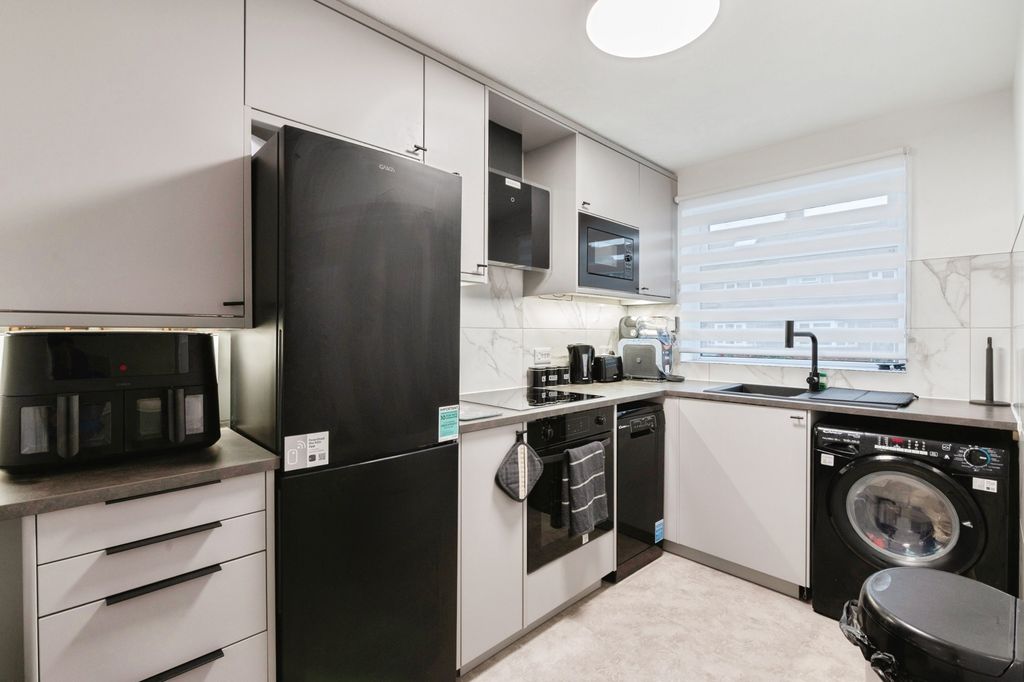 Property photo 3 of 15 Kitchen