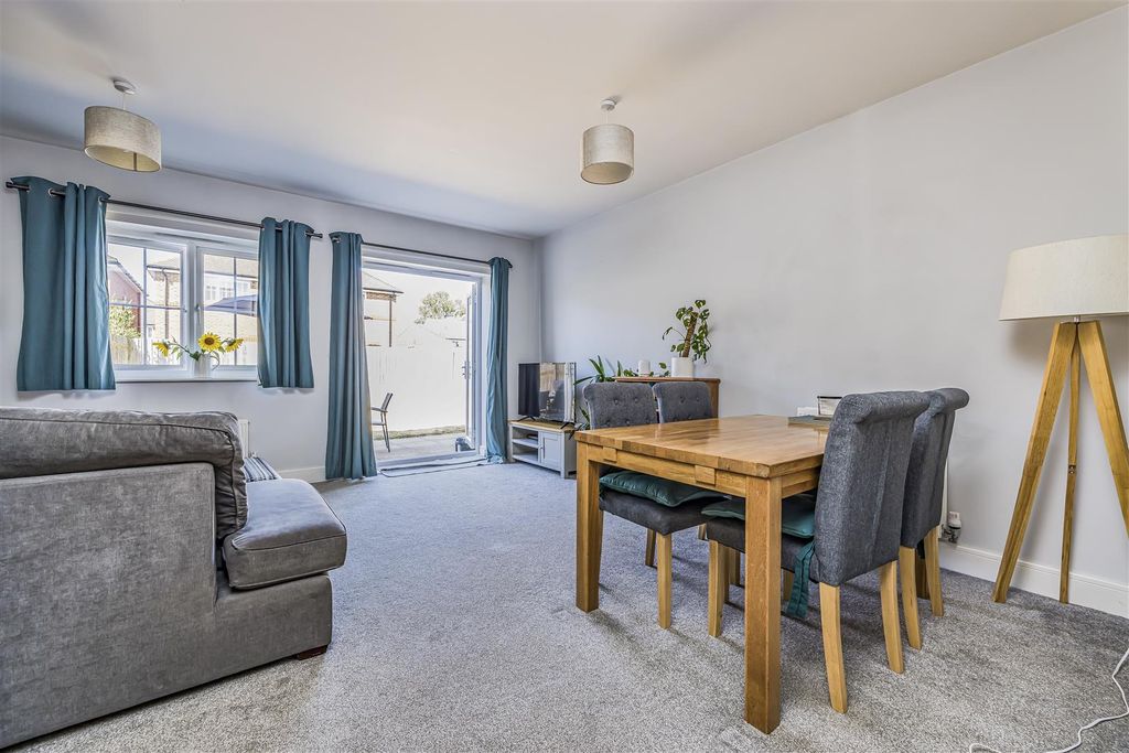 Property photo 3 of 15 Worcester Drive, Southbourne-Porticomarketing-Nexa