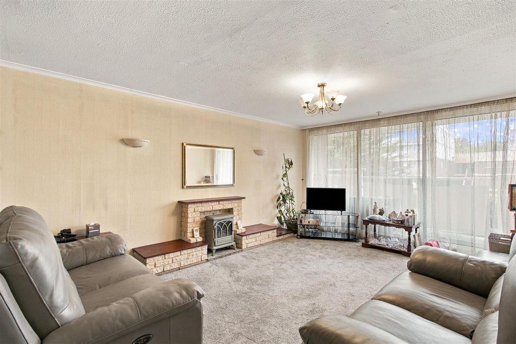 Property photo 2 of 17 003_5B2A9207_With_tv.Jpg