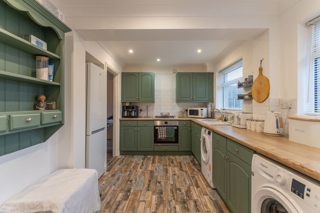 Property photo 2 of 23