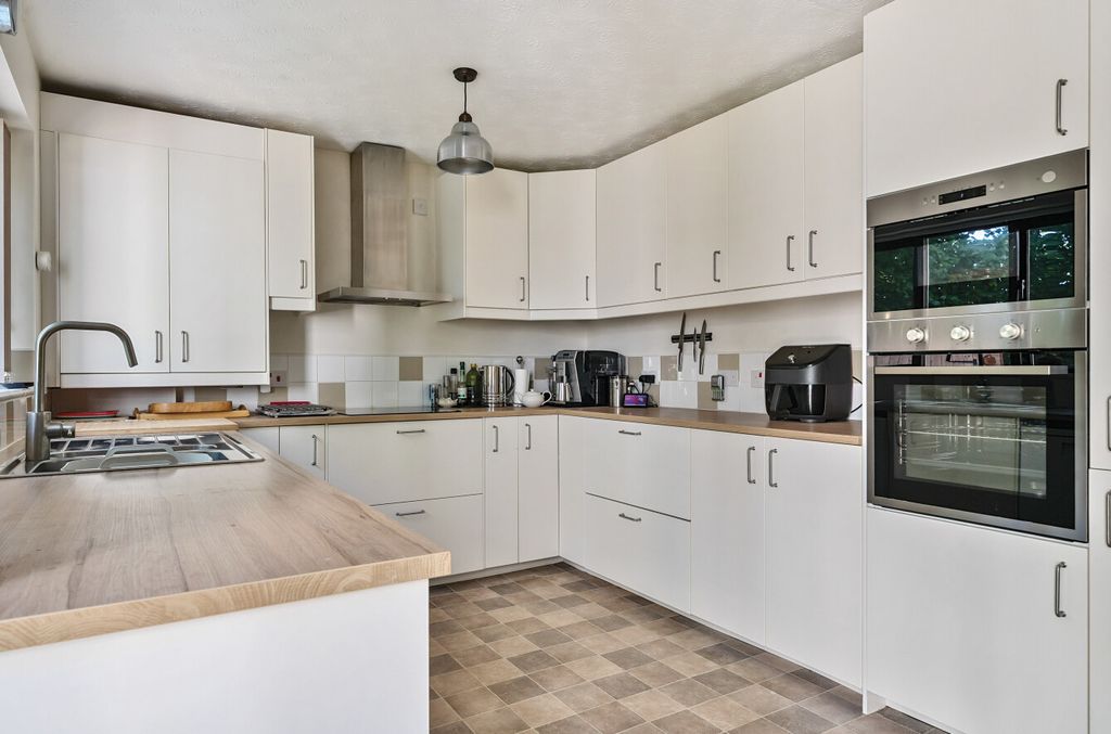 Property photo 2 of 19 Kitchen