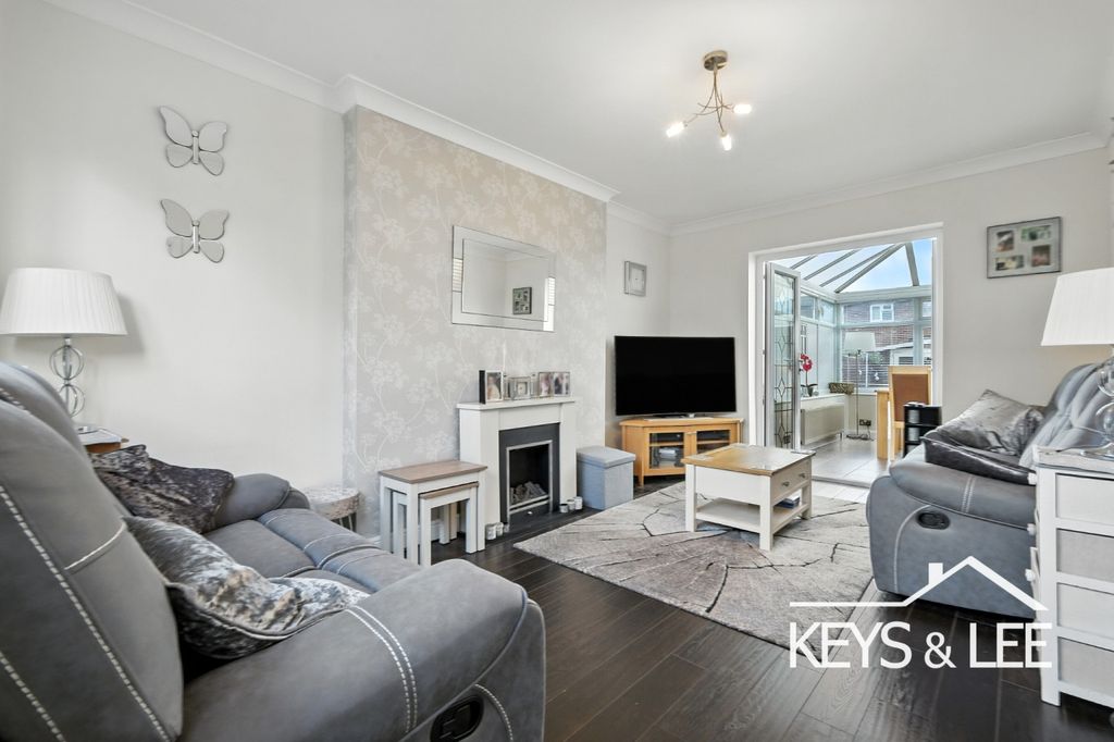 Property photo 2 of 14 4503943