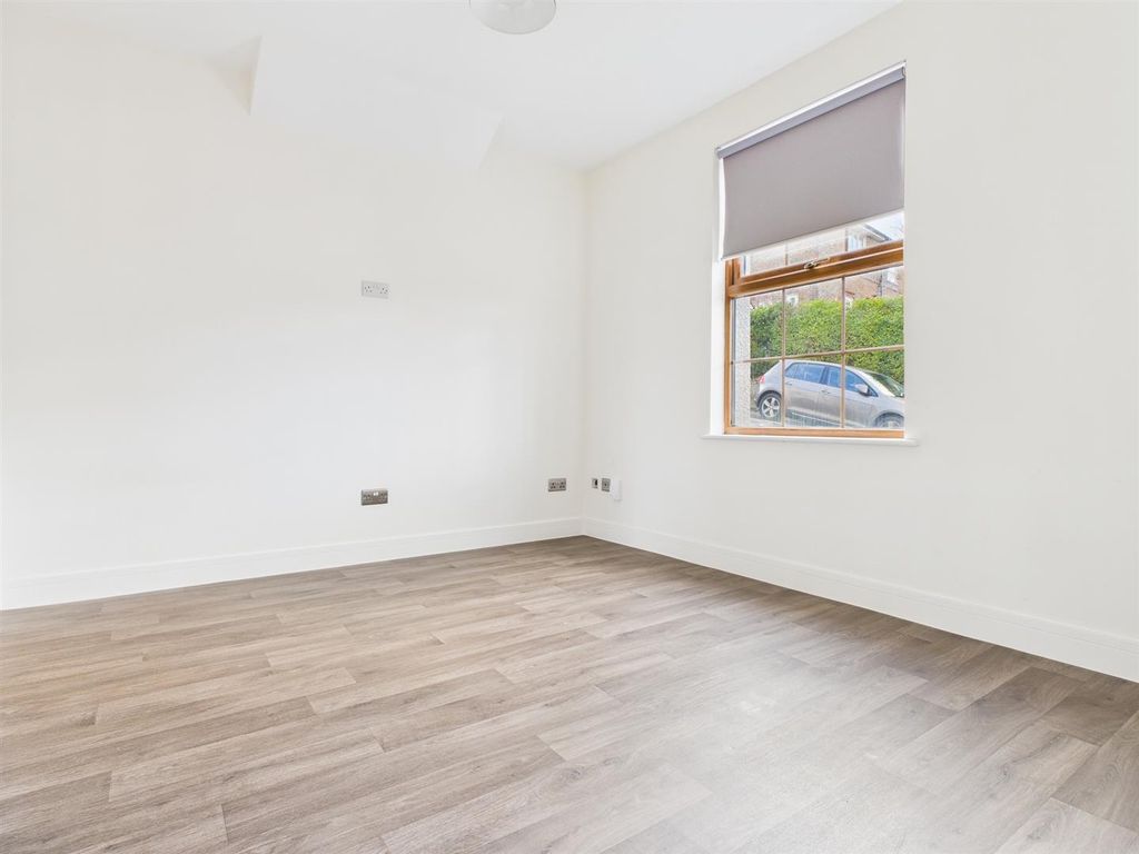 Property photo 1 of 6 Cam04311G0-Pr0087-Still005.Jpg