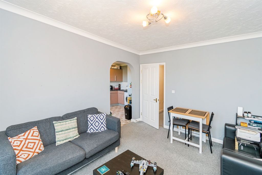 Property photo 3 of 12