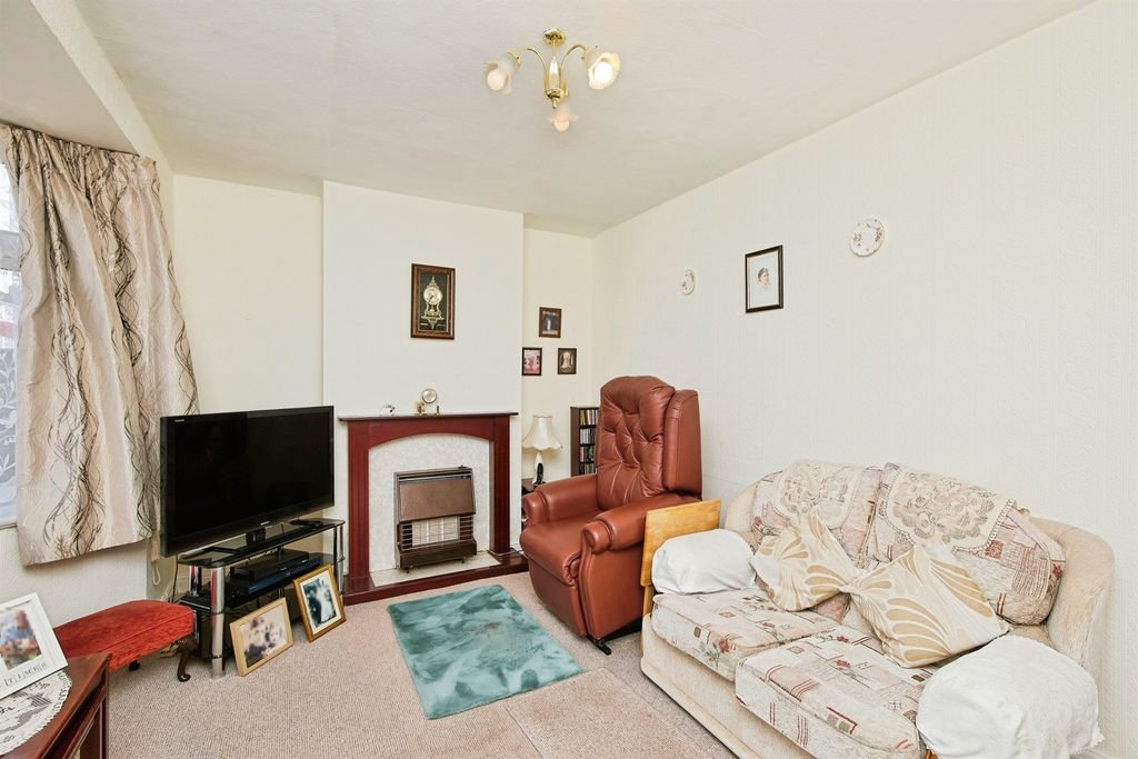 Property photo 3 of 12