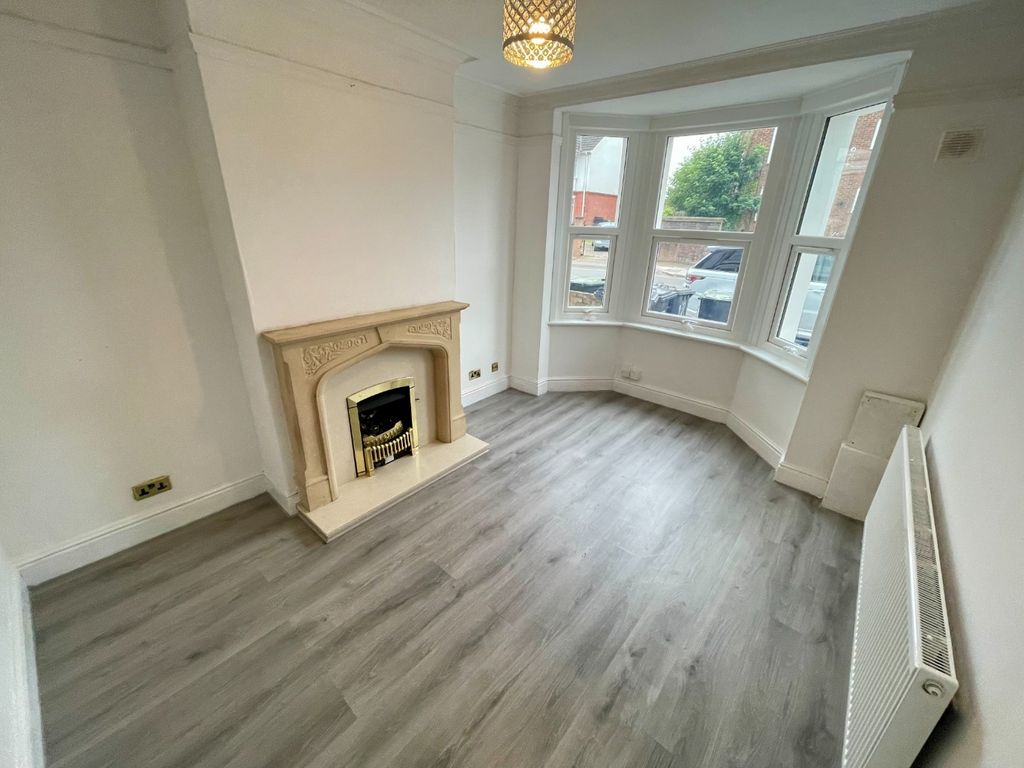 Property photo 2 of 12 3324082
