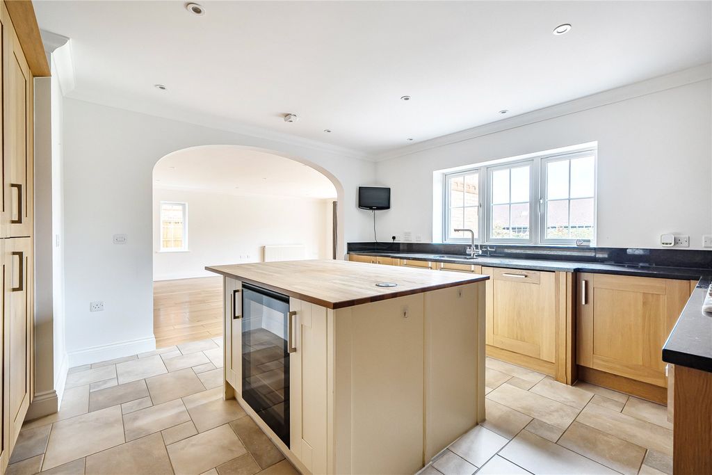 Property photo 3 of 27 Picture No. 24