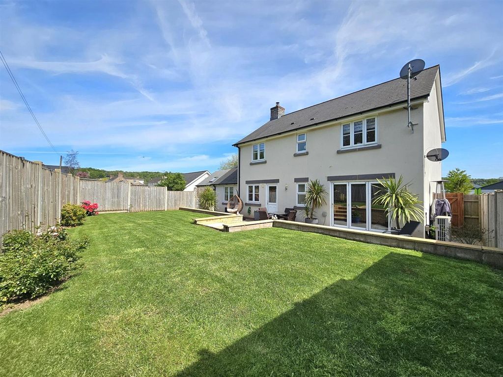 Property photo 2 of 20