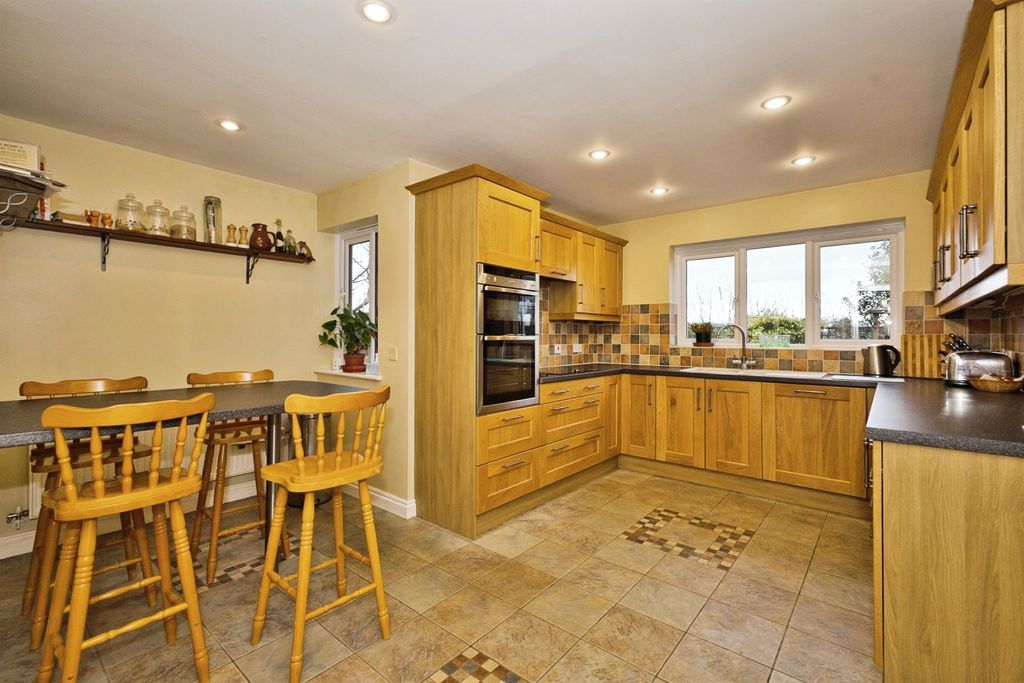 Property photo 3 of 25