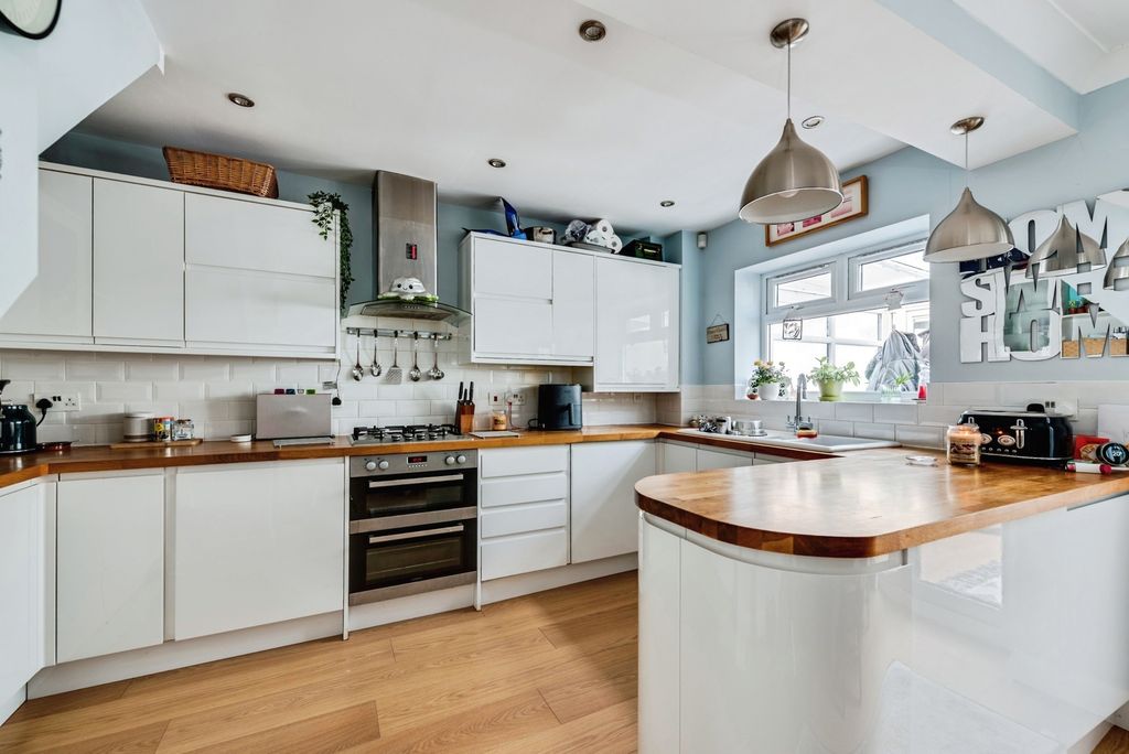 Property photo 2 of 18 Pbox-Img.Jpg