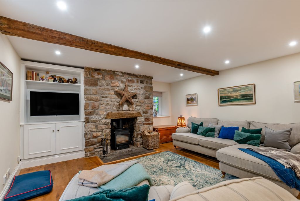 Property photo 2 of 40