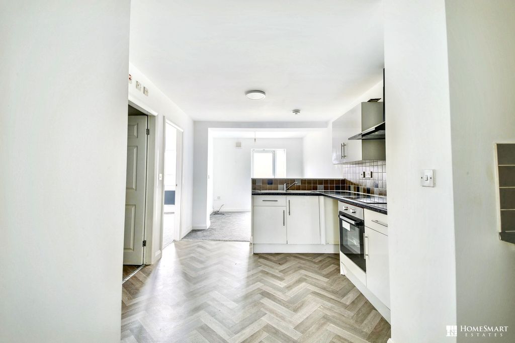 Property photo 2 of 15 Kitchen