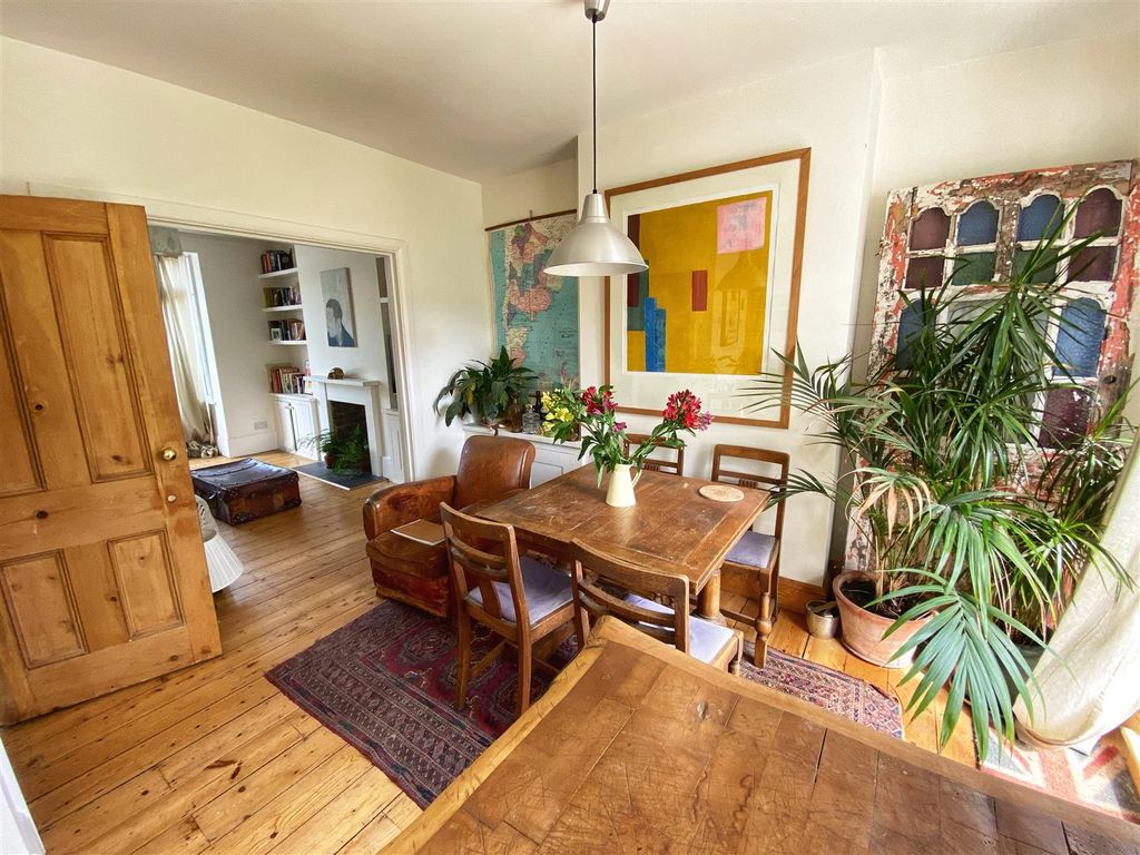 Property photo 3 of 25
