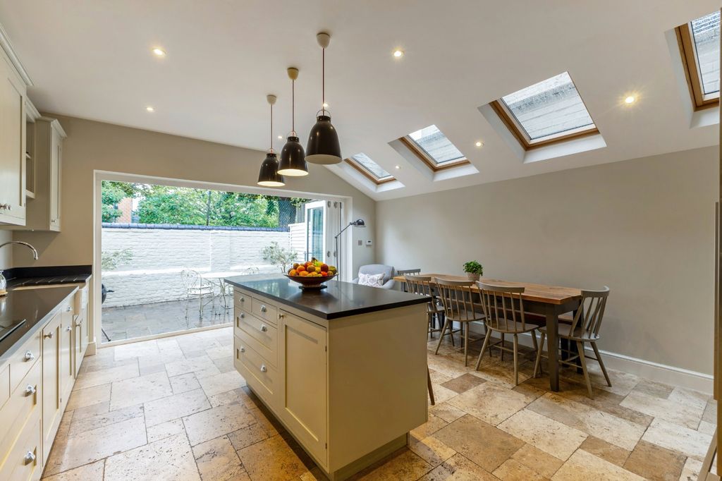 Property photo 3 of 19 Kitchen/Dining