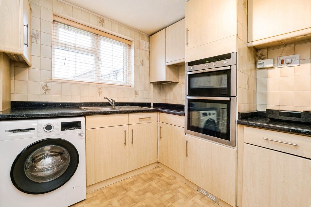 Property photo 2 of 17 Photo