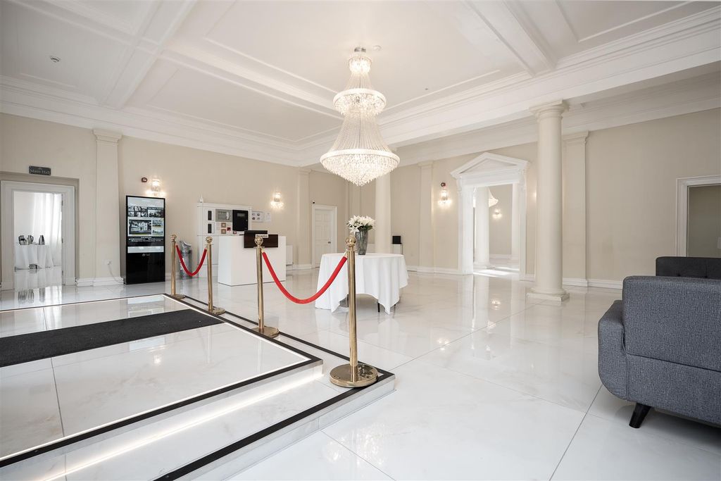 Property photo 3 of 19 Reception