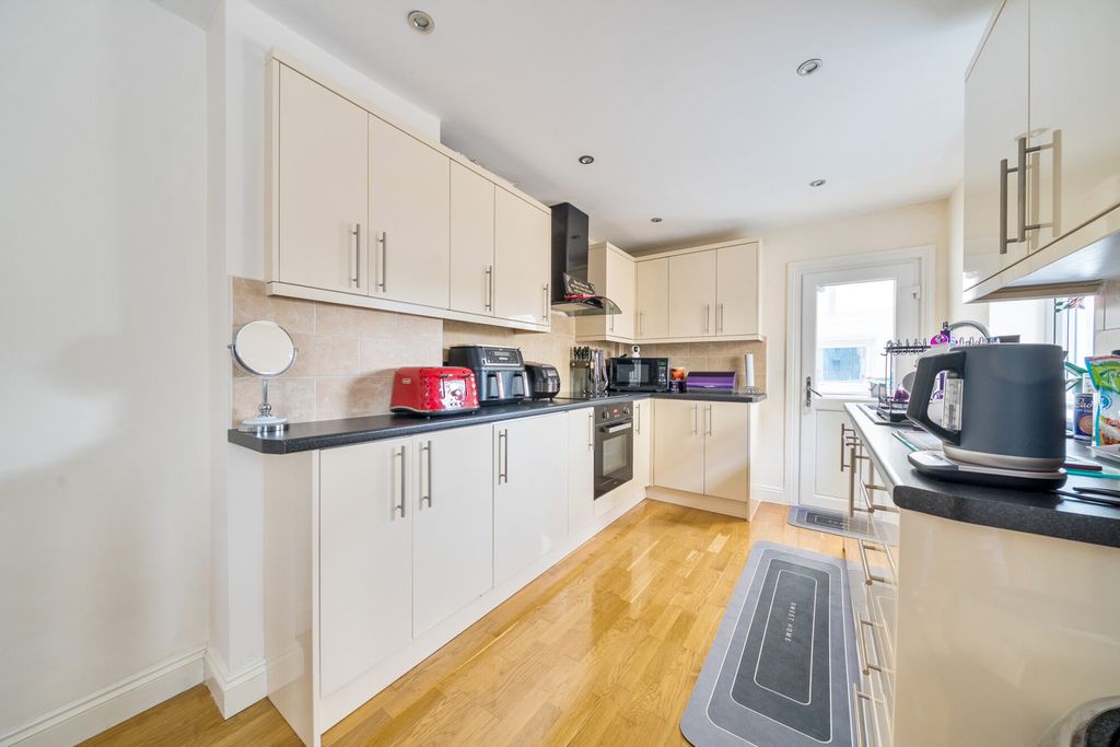 Property photo 2 of 19 1436452-7-69Cbd35...