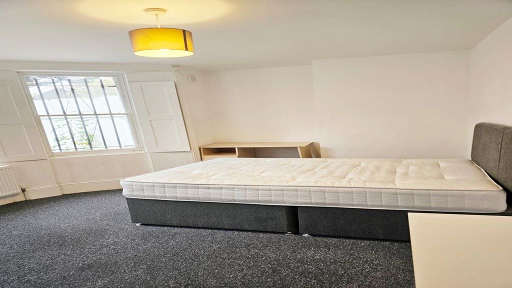 Property photo 2 of 12 Gallery