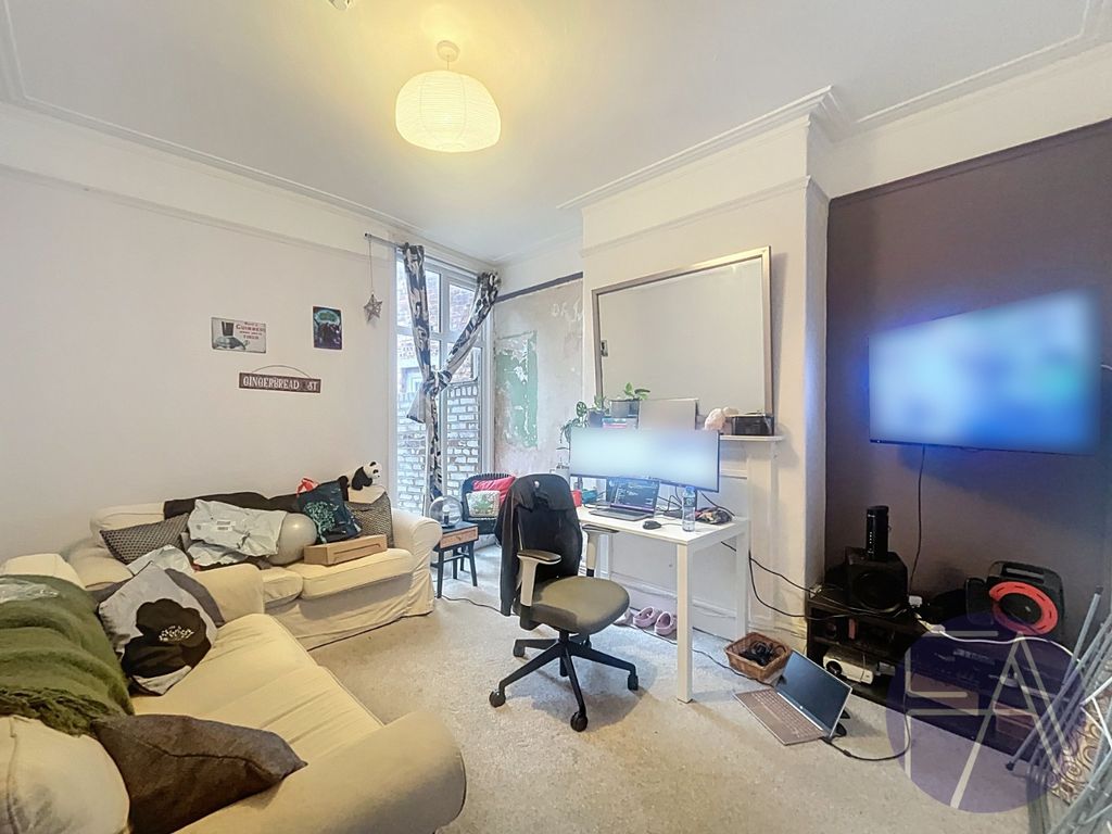 Property photo 3 of 11 4684565