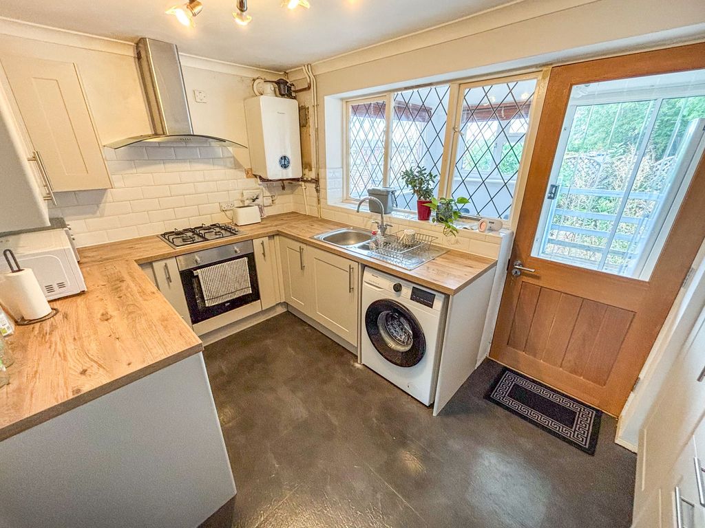 Property photo 3 of 9 Kitchen