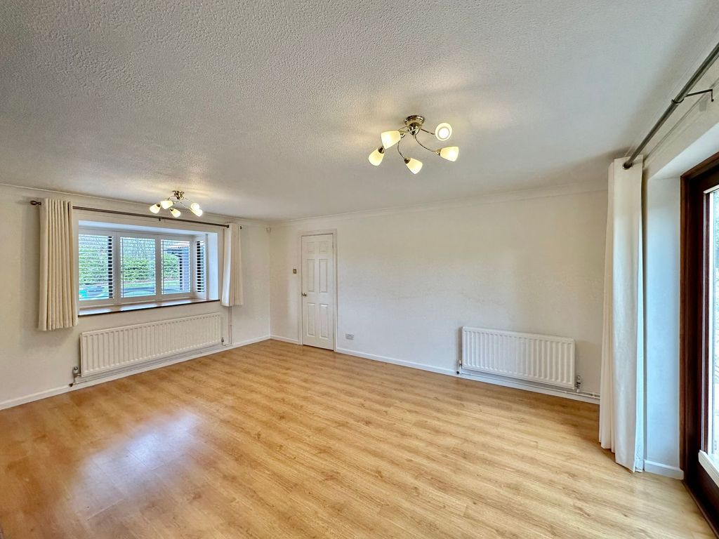 Property photo 3 of 21 Lounge