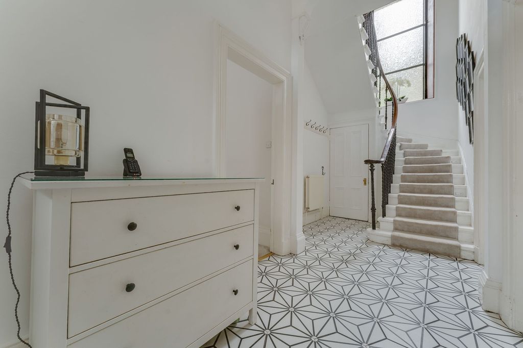 Property photo 2 of 47