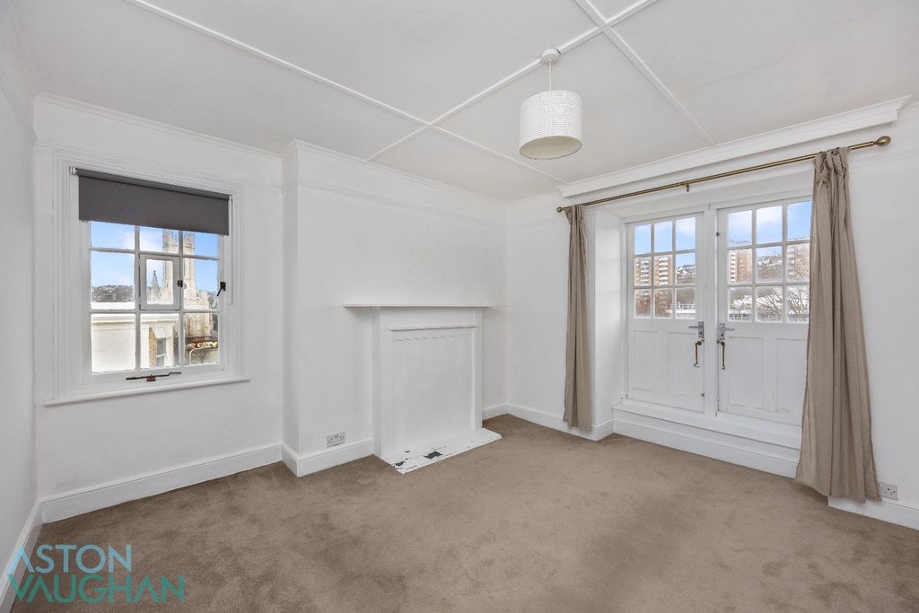 Property photo 3 of 12 4614072