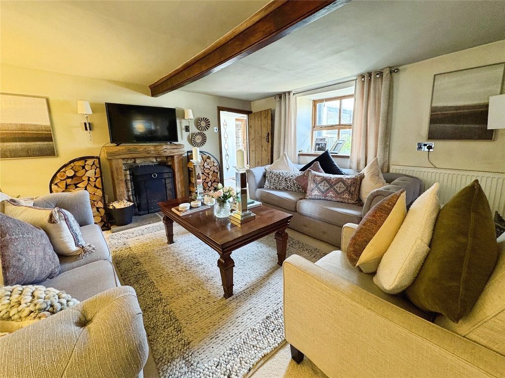 Property photo 3 of 30 Lounge