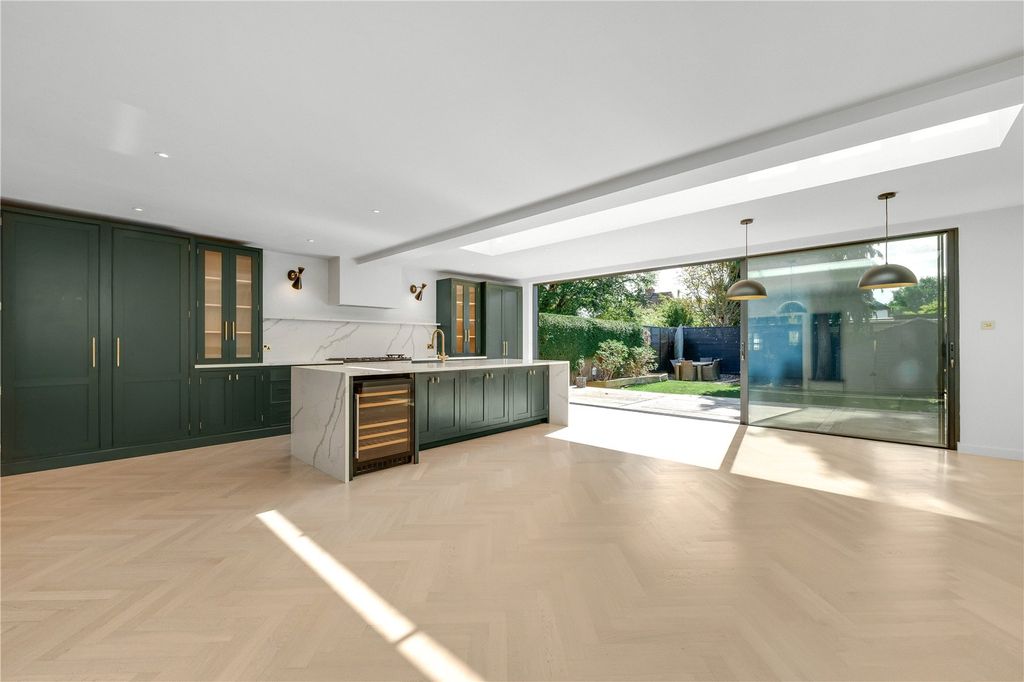 Property photo 2 of 18 Kitchen/Dining Area