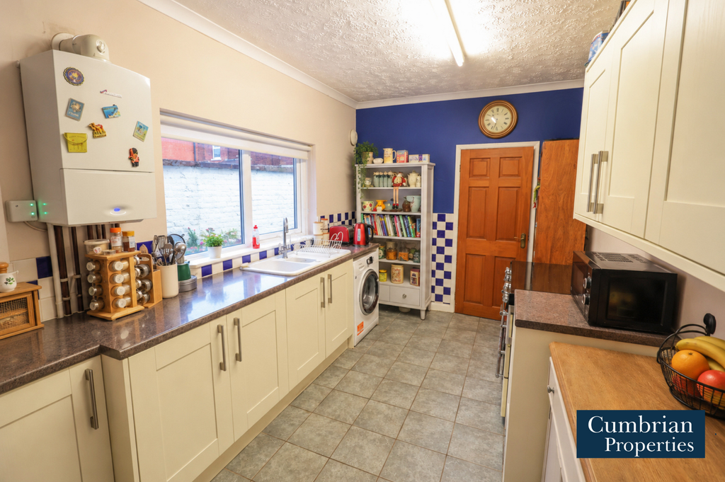 Property photo 2 of 18 Kitchen