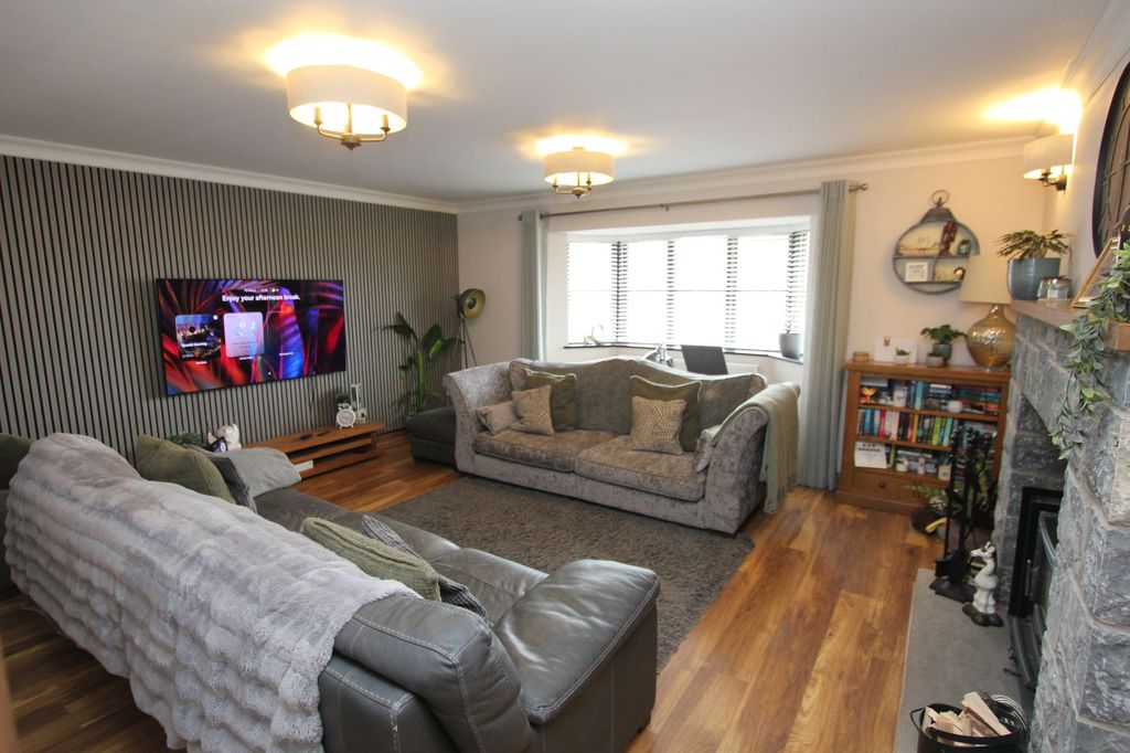 Property photo 3 of 25