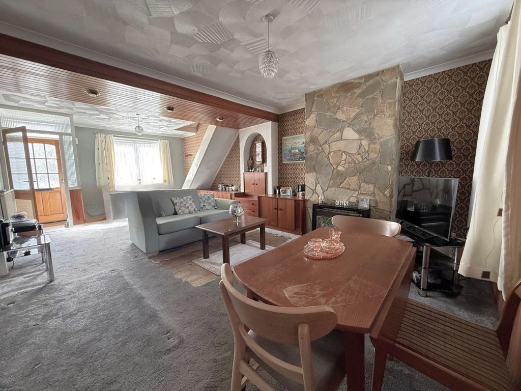 Property photo 2 of 12 4412543