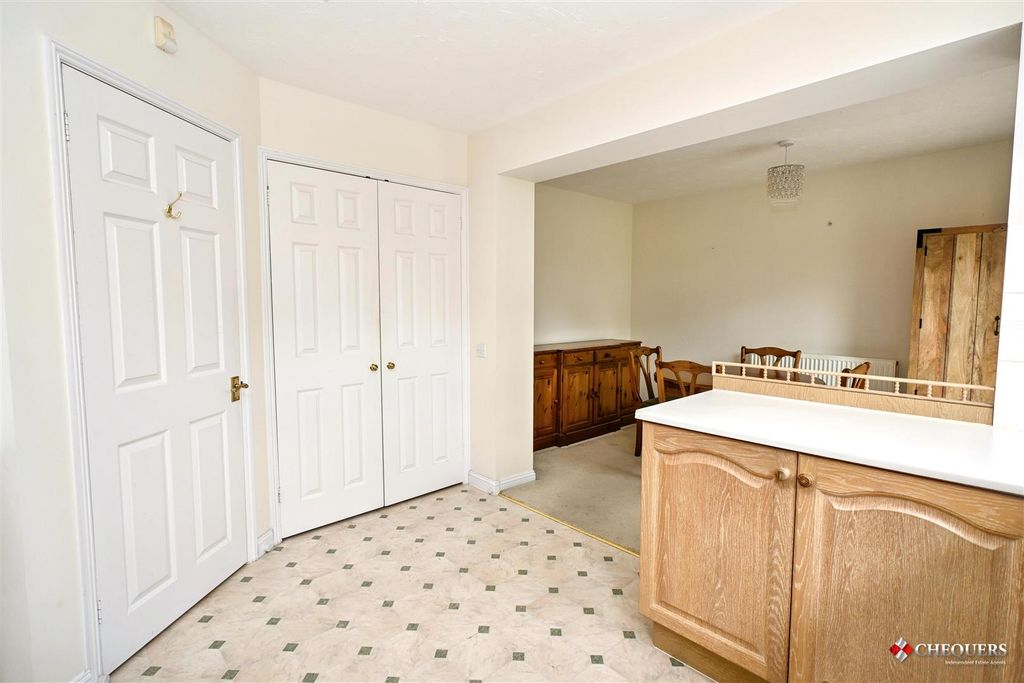 Property photo 3 of 22 Kitchen/ Dining Room