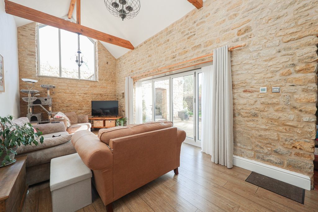 Property photo 2 of 25 5015492