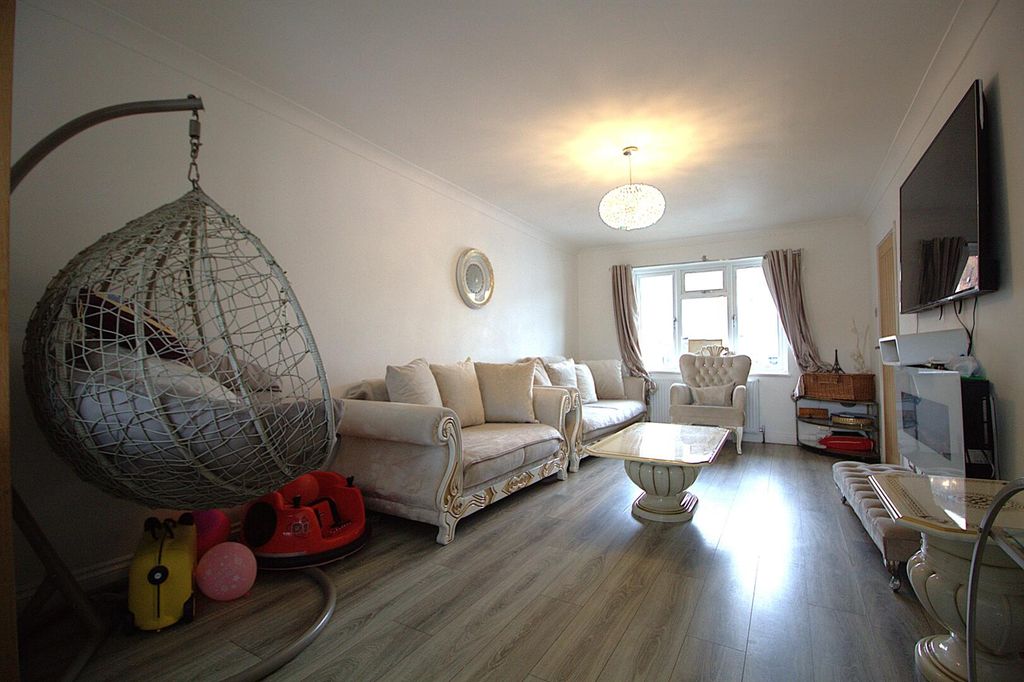 Property photo 3 of 16 Living Room